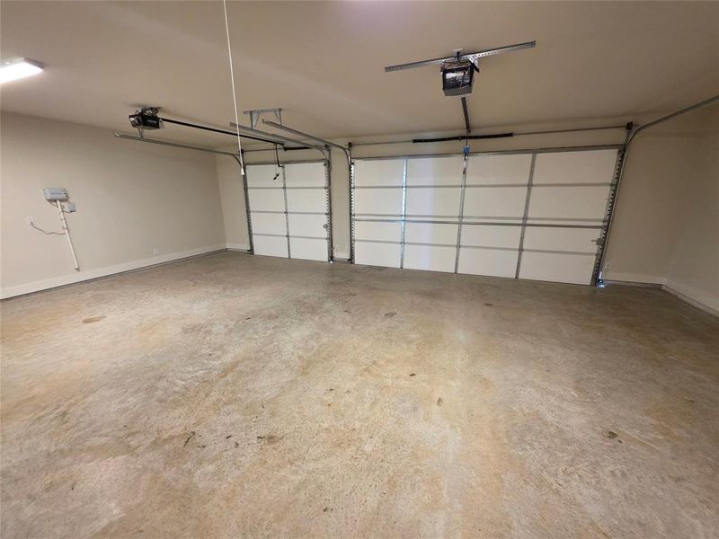 Spacious, unfurnished interior of a new home in Aledo Heights - Aledo ISD, Aledo (Image 16).