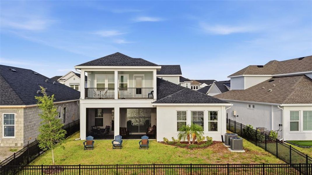 Exterior details and patio area of a home in Emerald Landing at Waterside at Lakewood Ranch – Lake Series, Sarasota (Image 35). Exterior details and patio area of a home in Emerald Landing at Waterside at Lakewood Ranch – Lake Series, Sarasota (Image 35).