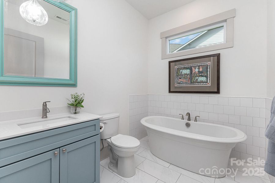 Bath with garden tub Bath with garden tub