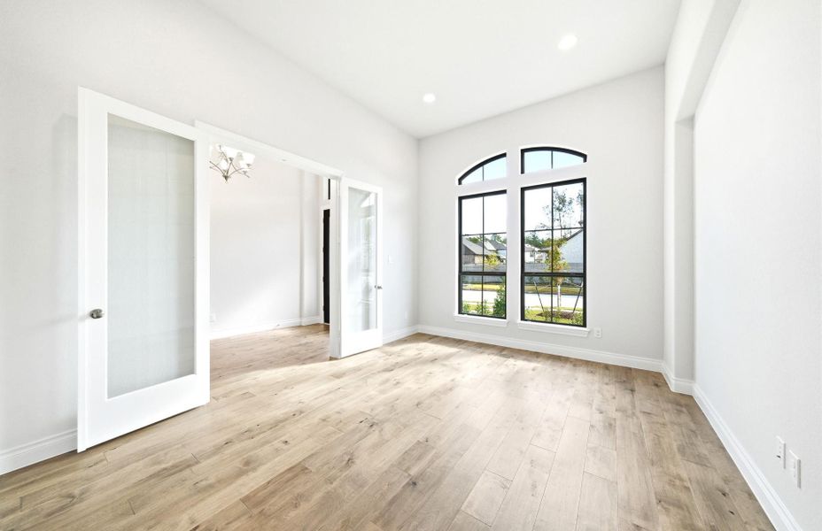 Spacious, unfurnished interior of a new home in Artavia 70′, Conroe (Image 24).