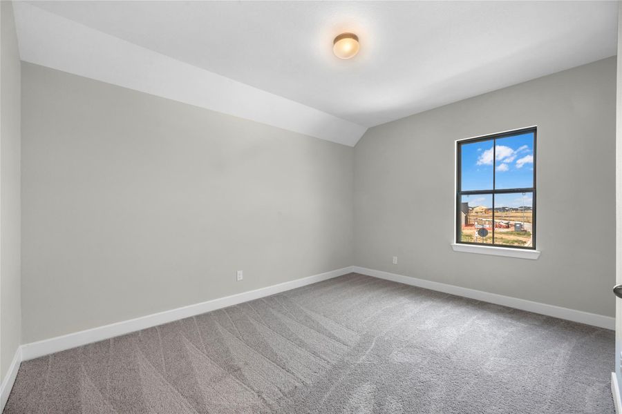 Spacious, unfurnished interior of a new home in Cross Creek West, Fulshear (Image 14).