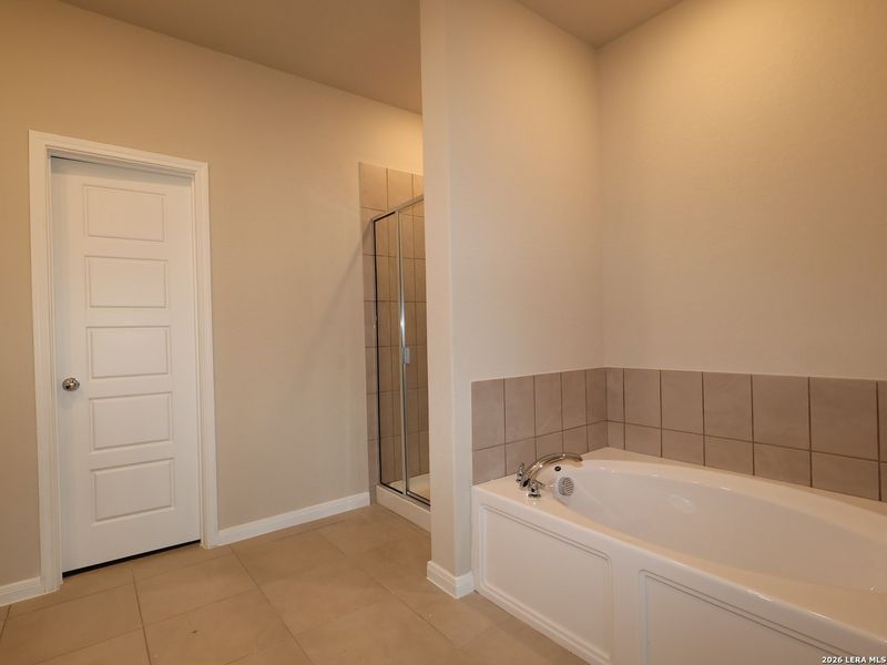 Furnished interior view inside a new home in Agave, San Antonio (Image 13).