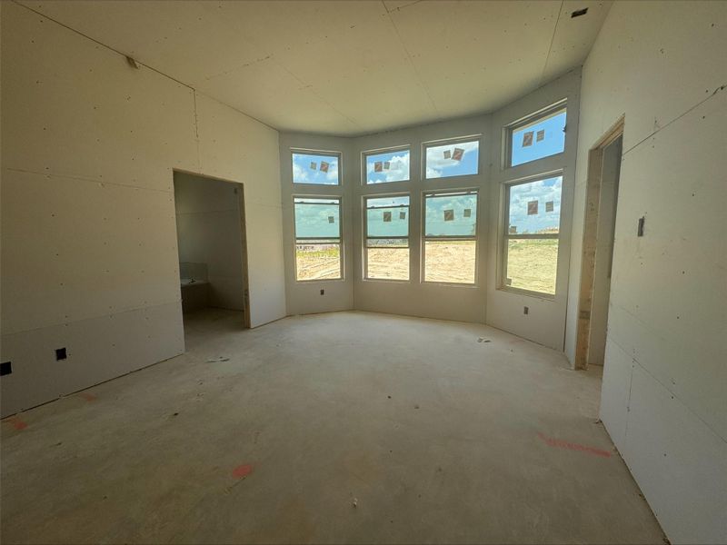 Unfurnished room with concrete flooring Unfurnished room with concrete flooring