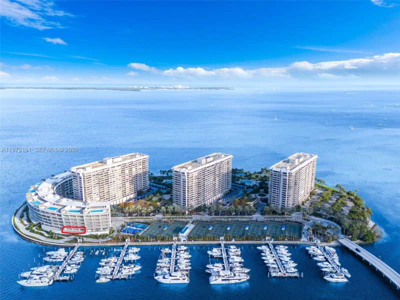 Condo located in Miami, FL showcasing its design and architecture (Image 9). Condo located in Miami, FL showcasing its design and architecture (Image 9).