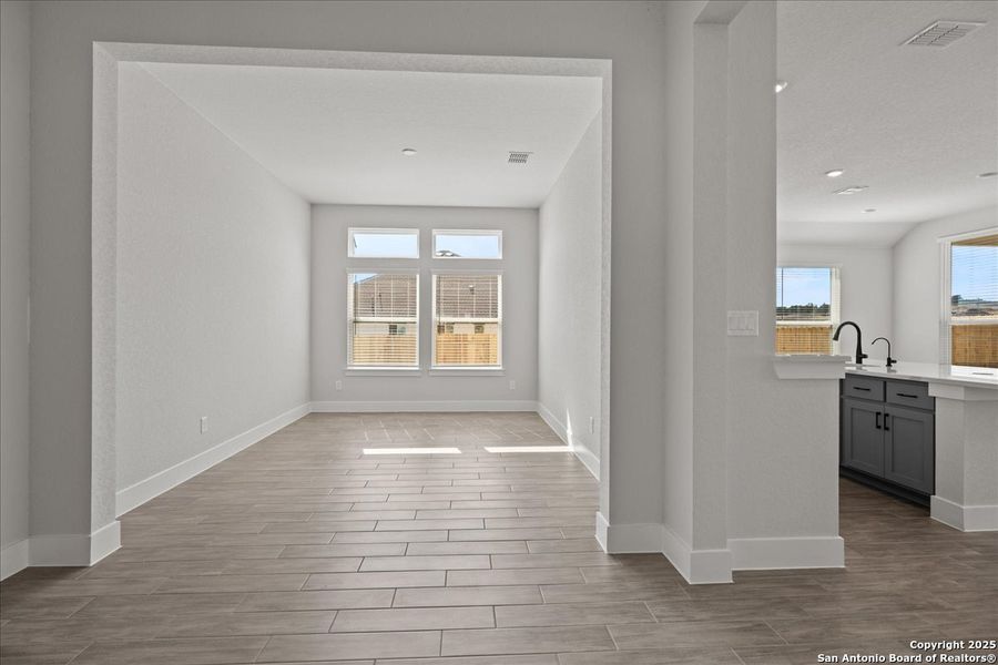 Spacious, unfurnished interior of a new home in Meyer Ranch, New Braunfels (Image 15). Spacious, unfurnished interior of a new home in Meyer Ranch, New Braunfels (Image 15).