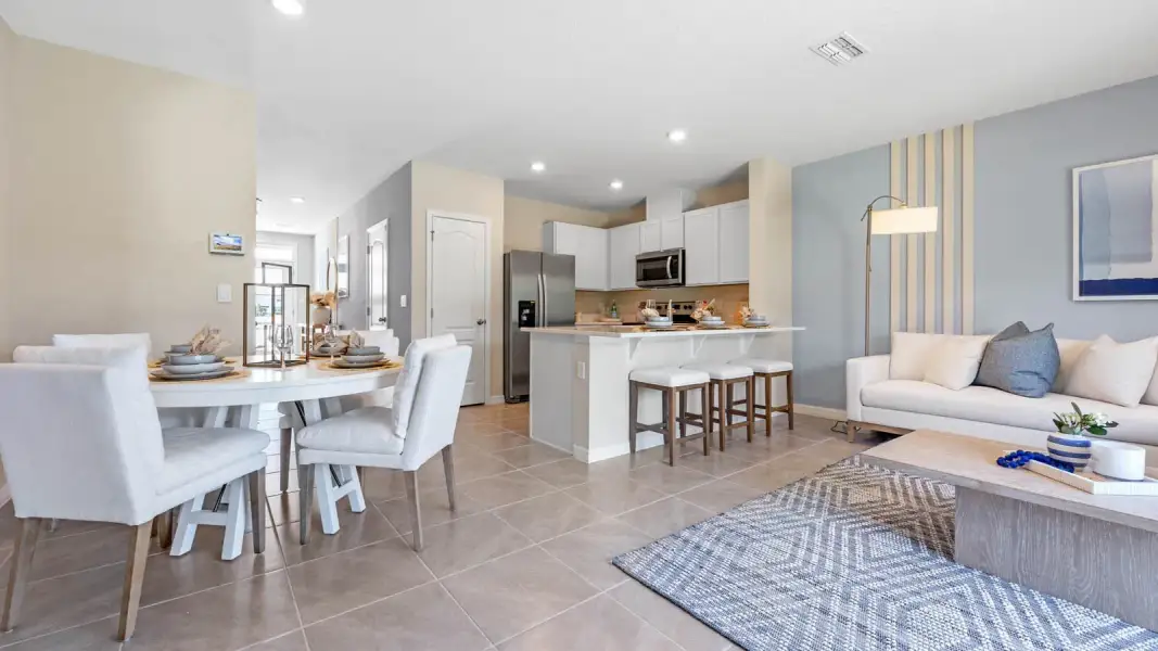 Representative furnished interior of a home built from the Pearson by D.R. Horton in Hawthorne Ranch Townhomes, Lakeland (Image 20).