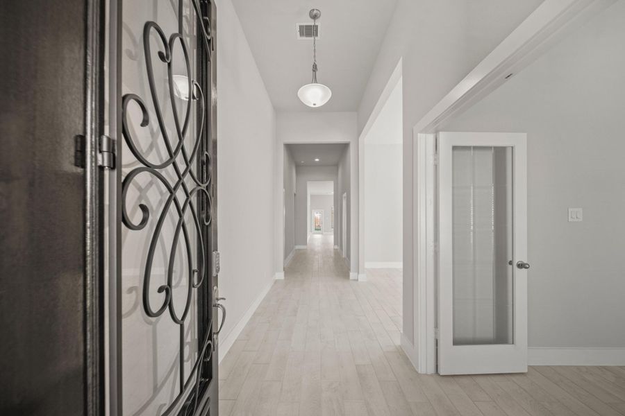 Spacious, unfurnished interior of a new home in Beacon Hill, Waller (Image 17). Spacious, unfurnished interior of a new home in Beacon Hill, Waller (Image 17).