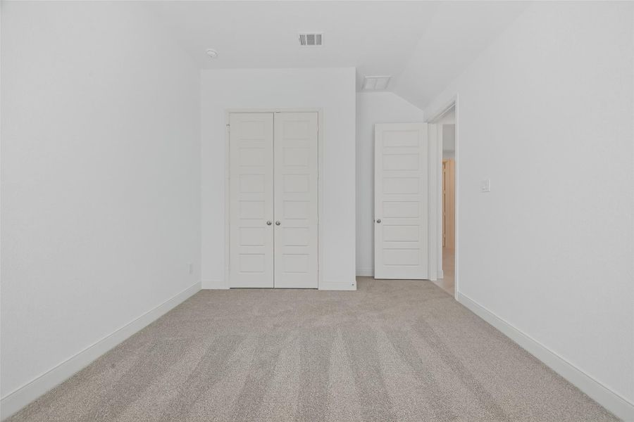 Spacious, unfurnished interior of a new home in Lago Mar, Texas City (Image 20).
