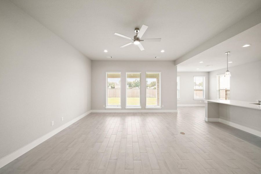 Spacious, unfurnished interior of a new home in Morton Creek Ranch, Katy (Image 17).