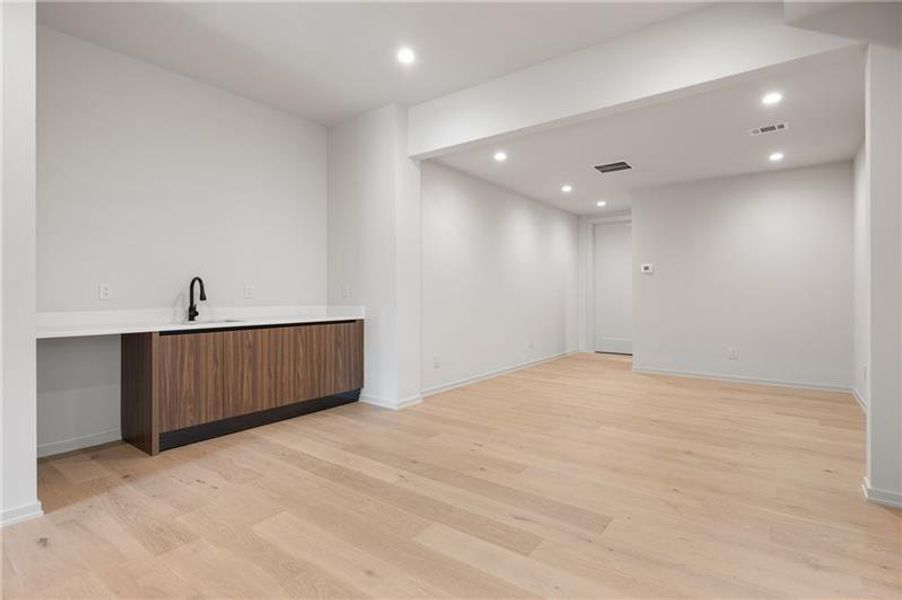 Spacious, unfurnished interior of a new home in , Sandy Springs (Image 29). Spacious, unfurnished interior of a new home in , Sandy Springs (Image 29).
