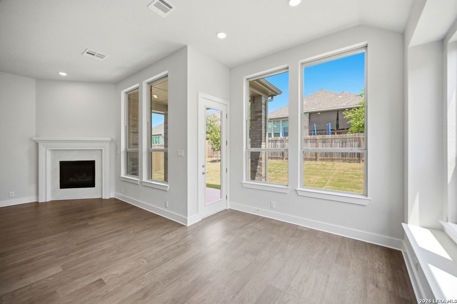 Spacious, unfurnished interior of a new home in Weston Oaks, San Antonio (Image 17). Spacious, unfurnished interior of a new home in Weston Oaks, San Antonio (Image 17).
