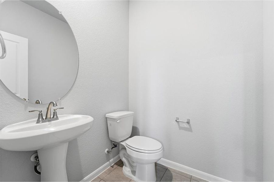 Furnished interior view inside a new home in Saddlebrook Estates, Waxahachie (Image 7).