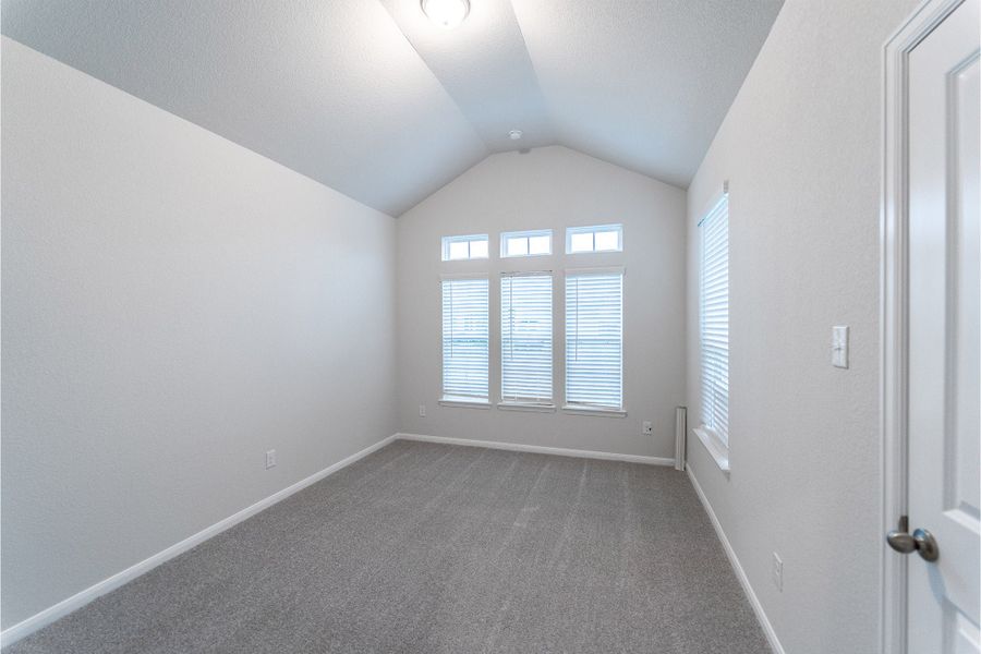 Spacious, unfurnished interior of a new home in Creekhaven, Iowa Colony (Image 11).