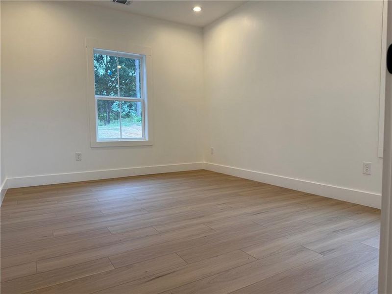 Spacious, unfurnished interior of a new home in , Calhoun (Image 21).