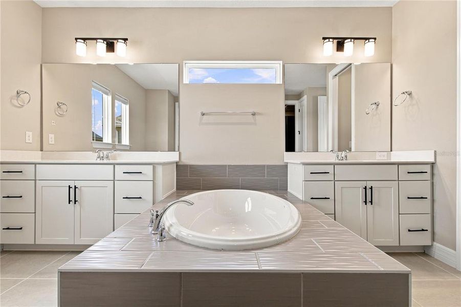 Furnished interior view inside a new home in , Winter Garden (Image 32).
