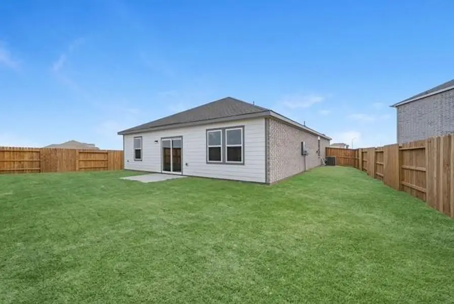 Exterior details and patio area of a home in Sunterra Lakes, Brookshire (Image 4).