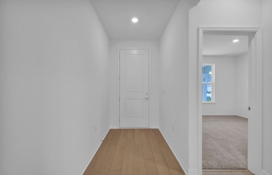 Spacious, unfurnished interior of a new home in Hyland Trail, Green Cove Springs (Image 13).