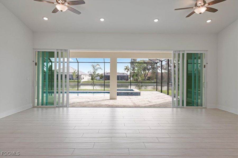 Spacious, unfurnished interior of a new home in Cape Coral, Cape Coral (Image 15).