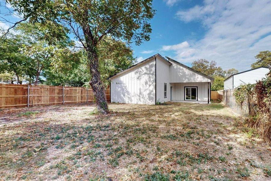 Exterior details and patio area of a home in , Cockrell Hill (Image 3).
