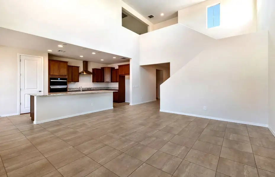 Spacious, unfurnished interior of a new home in El Rancho Santa Rosa, Maricopa (Image 14).