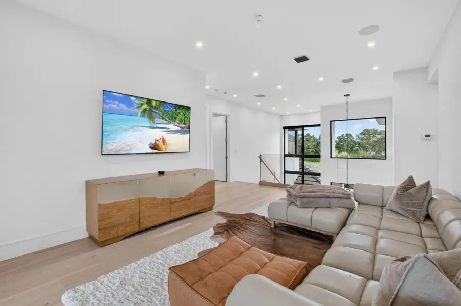 2ND FLOOR LOFT