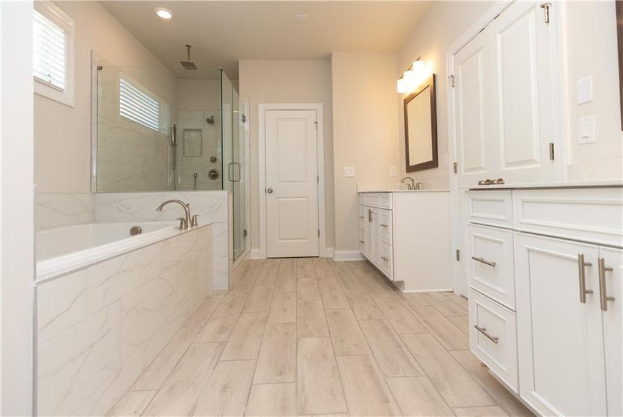 Spacious, unfurnished interior of a new home in Waterside Single Family, Peachtree Corners (Image 34).