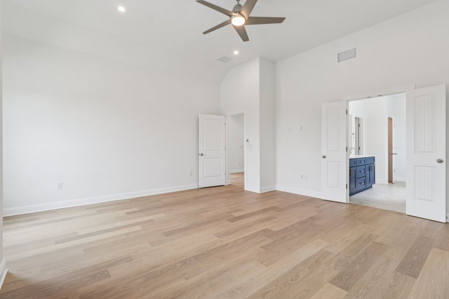 Spacious, unfurnished interior of a new home in Sage Hollow, Kyle (Image 24).