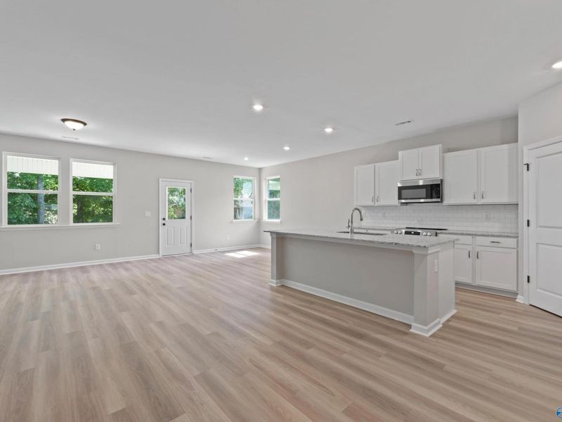 Spacious, unfurnished interior of a new home in Bailey Park, Fayetteville (Image 10).