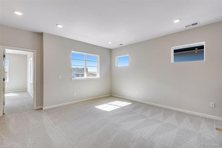 Spacious, unfurnished interior of a new home in Crescendo at The Aurora Highlands, Aurora (Image 35).