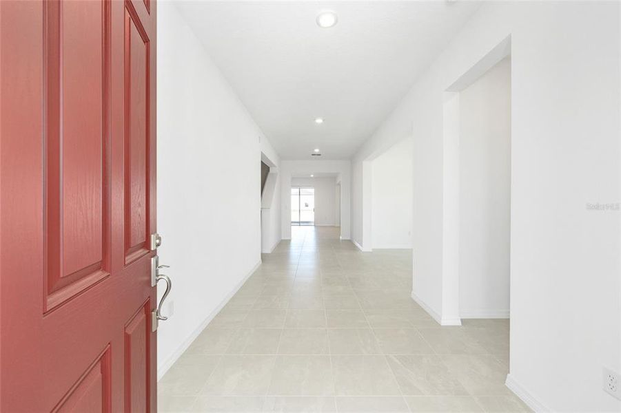 Spacious, unfurnished interior of a new home in Calesa Township, Ocala (Image 17).