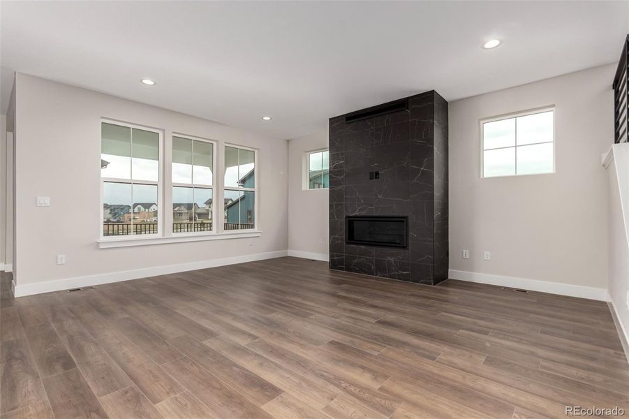 Spacious, unfurnished interior of a new home in West Grange, Longmont (Image 19).