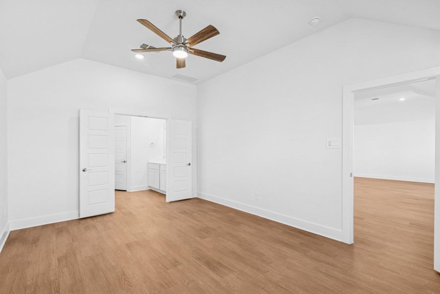 Spacious, unfurnished interior of a new home in Lone Star Landing, Montgomery (Image 18).