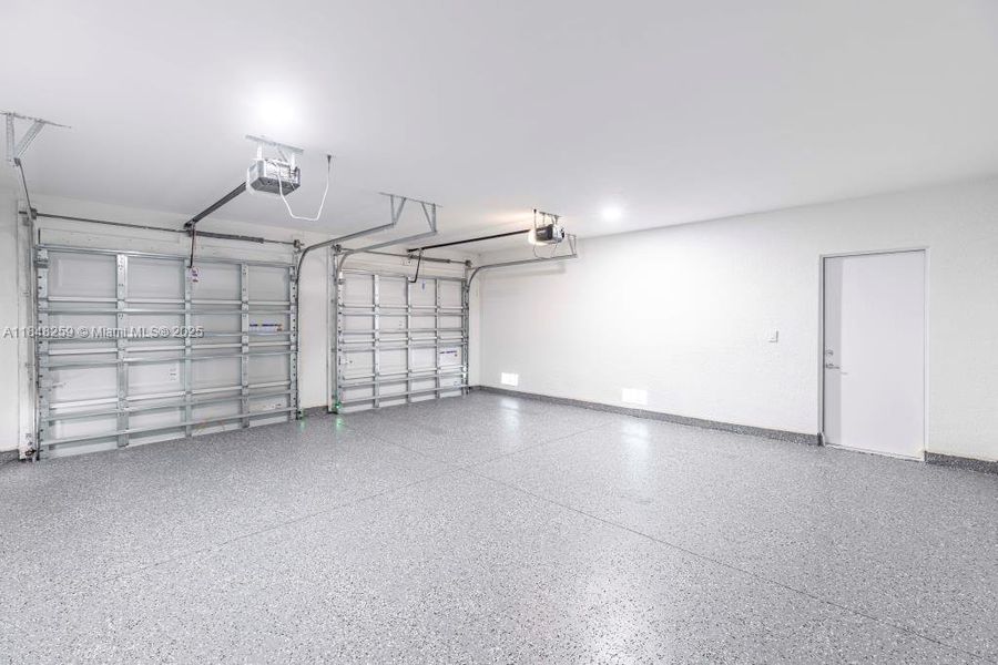 Spacious, unfurnished interior of a new home in , Cape Coral (Image 18).