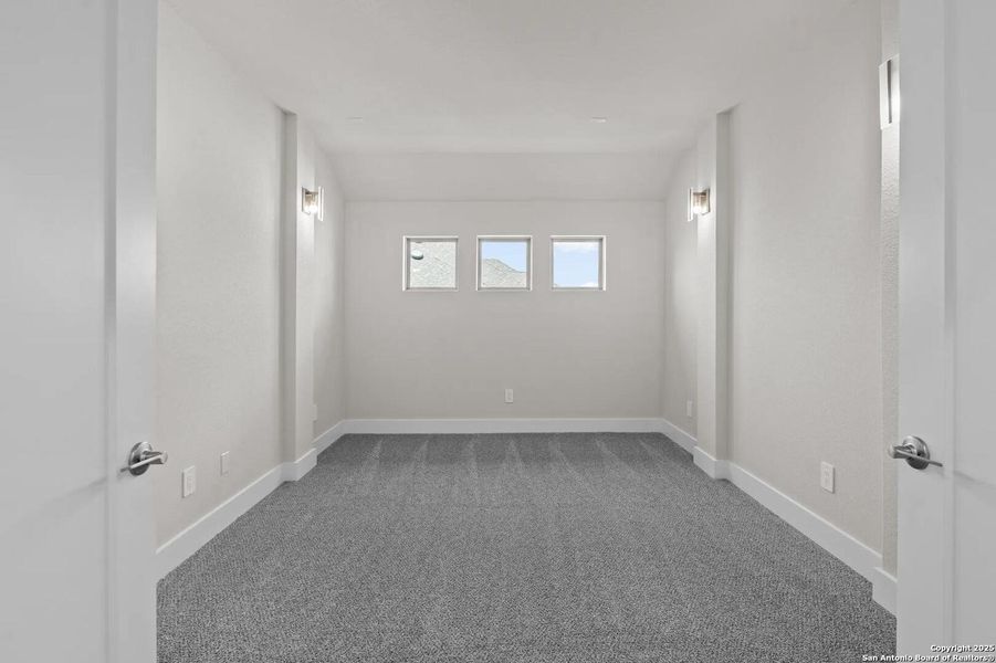 Spacious, unfurnished interior of a new home in Esperanza - 70', Boerne (Image 20).