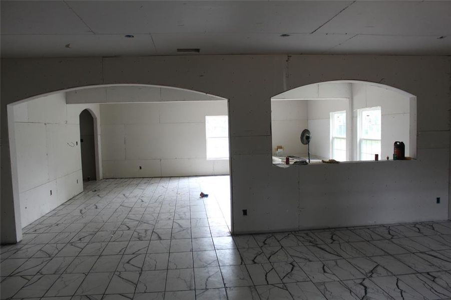 Spacious, unfurnished interior of a new home in , Malakoff (Image 9). Spacious, unfurnished interior of a new home in , Malakoff (Image 9).