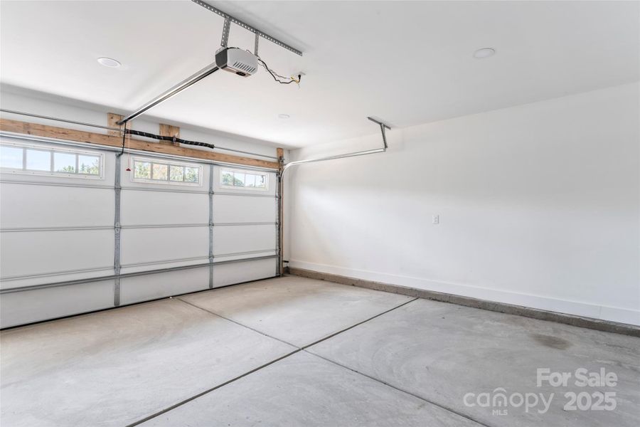 Spacious, unfurnished interior of a new home in , Fort Mill (Image 25).