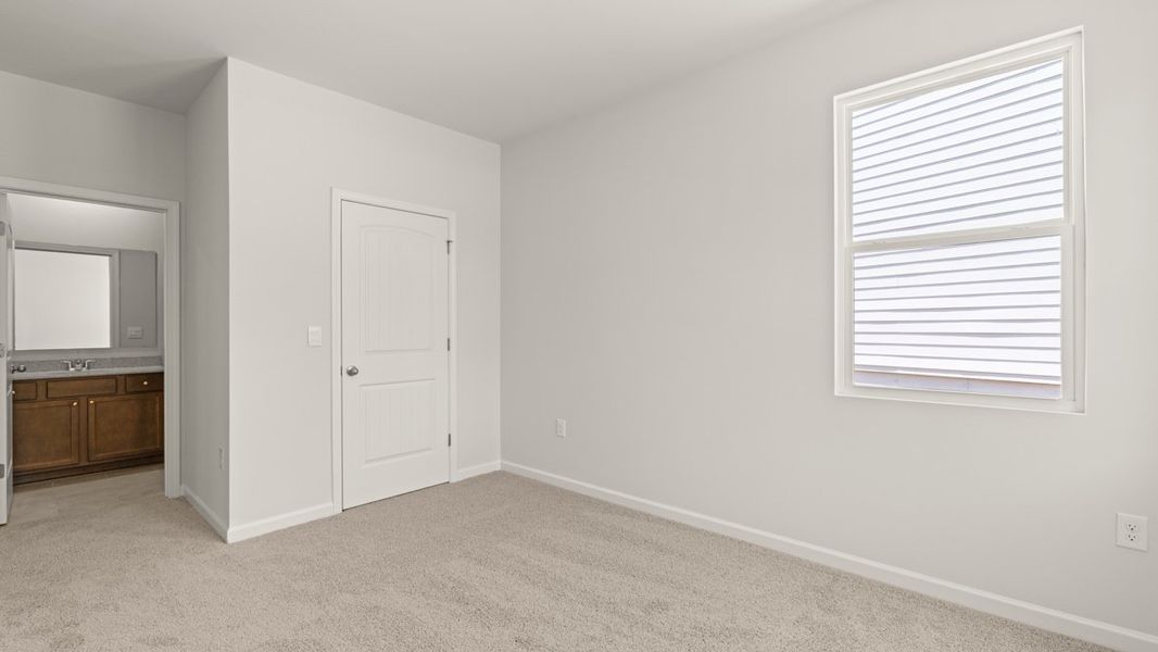Representative unfurnished interior of a home built from the Mansfield by D.R. Horton in Falcon Landing, Gainesville (Image 17).