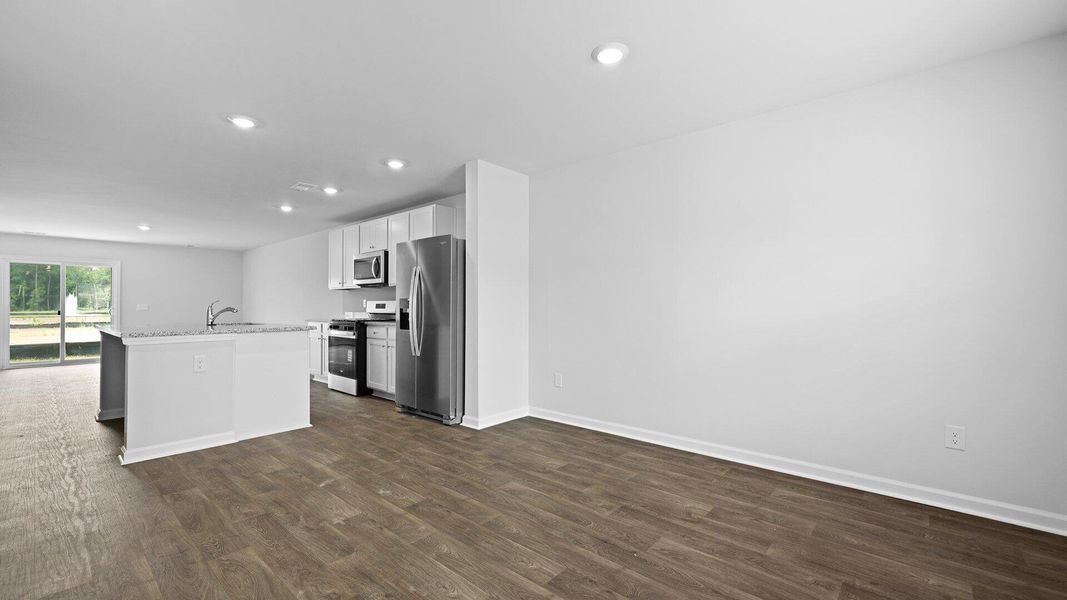 Spacious, unfurnished interior of a new home in , Summerville (Image 12).
