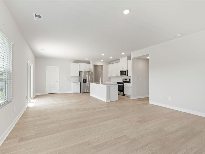 Spacious, unfurnished interior of a new home in Collier Ridge, Moore (Image 16).