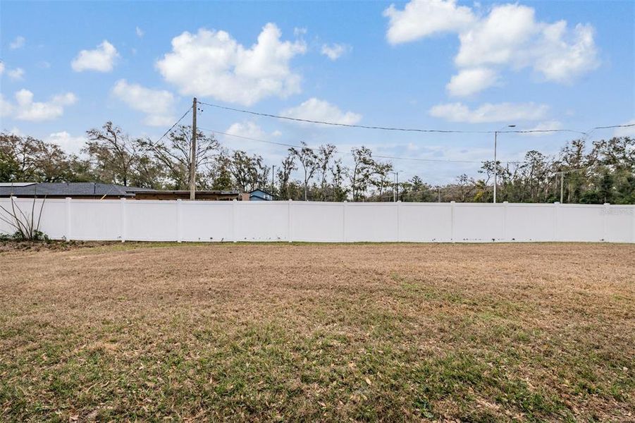 Exterior details and patio area of a home in , Dade City (Image 4).