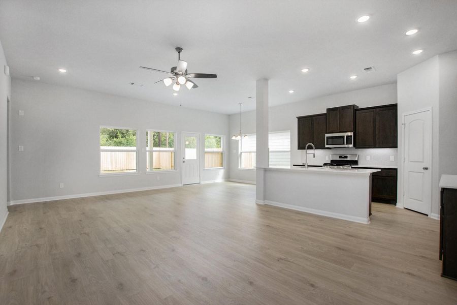 Spacious, unfurnished interior of a new home in , Bay City (Image 22).