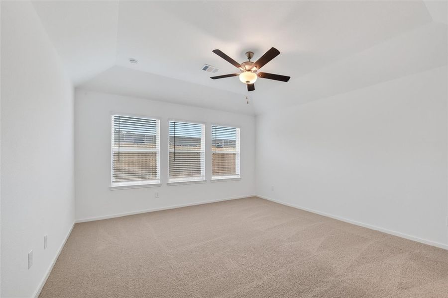 Spacious, unfurnished interior of a new home in Rollingbrook Estates, Baytown (Image 40).