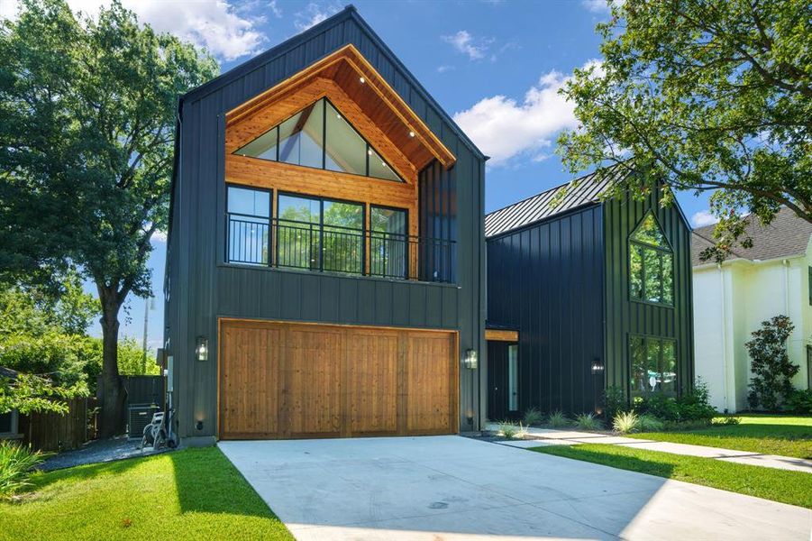 Front exterior of a new home in , Dallas, TX, highlighting curb appeal (Image 22). Front exterior of a new home in , Dallas, TX, highlighting curb appeal (Image 22).