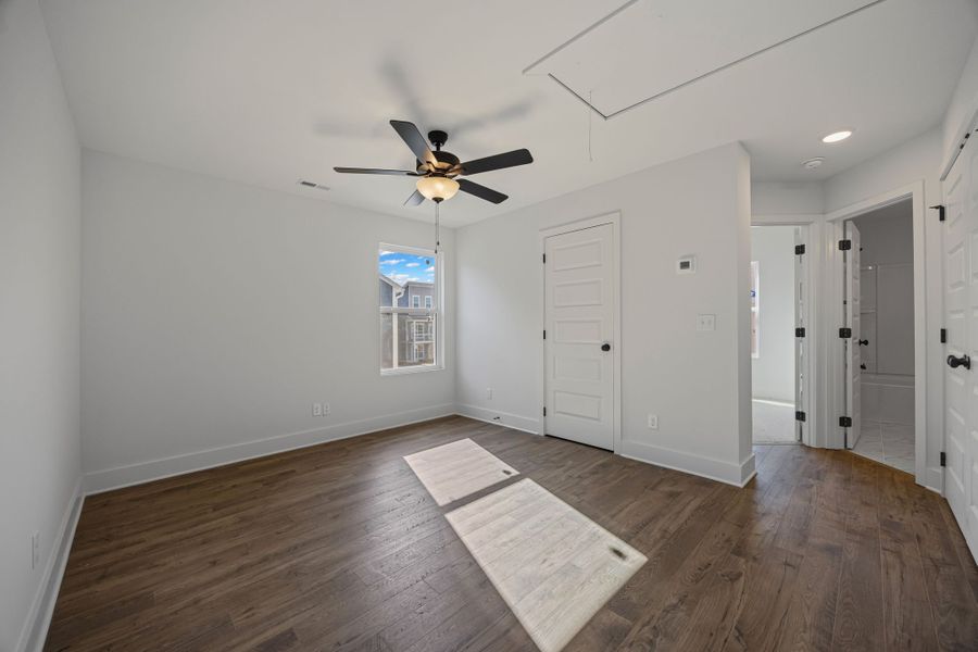 Representative unfurnished interior of a home built from the Fontaine Townhome by Parkside Builders in The Parks of Mill Town, Chattanooga (Image 34).