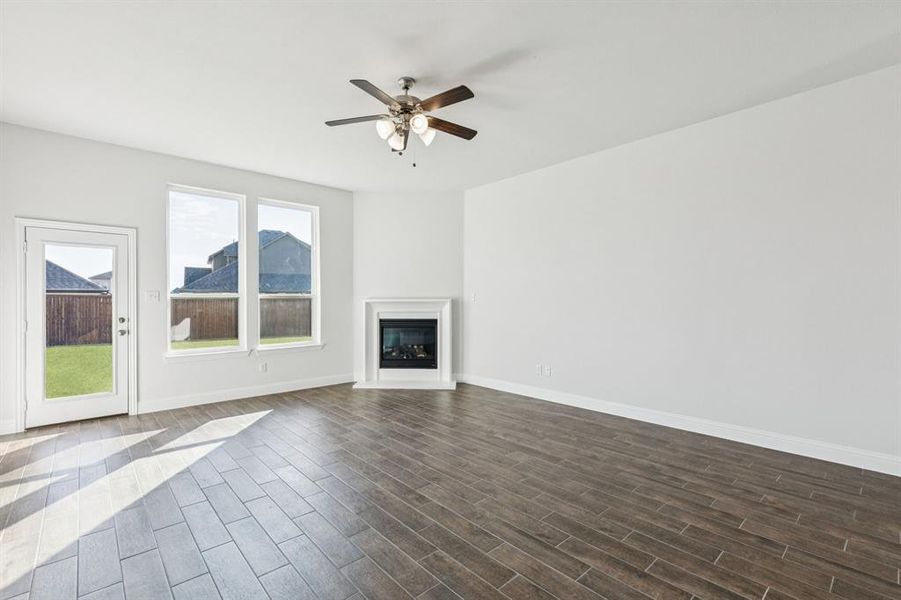 Spacious, unfurnished interior of a new home in AnaCapri, Anna (Image 11). Spacious, unfurnished interior of a new home in AnaCapri, Anna (Image 11).