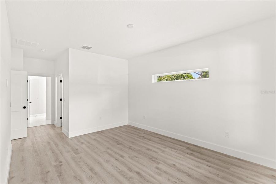Spacious, unfurnished interior of a new home in , Winter Garden (Image 32).