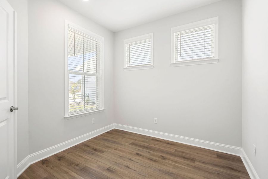 Spacious, unfurnished interior of a new home in Del Webb Savannah at Heartwood, Richmond Hill (Image 13).