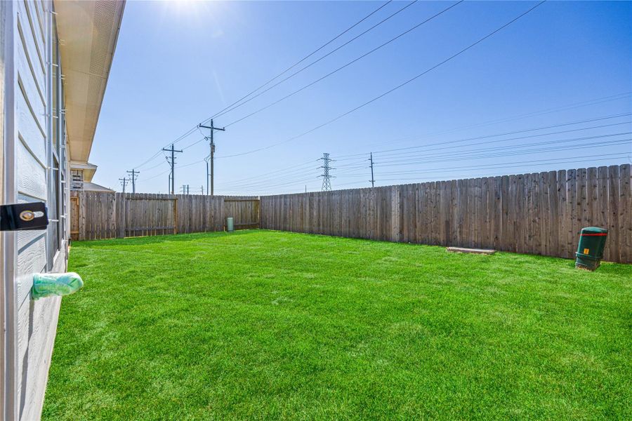 Exterior details and patio area of a home in , Texas City (Image 25).