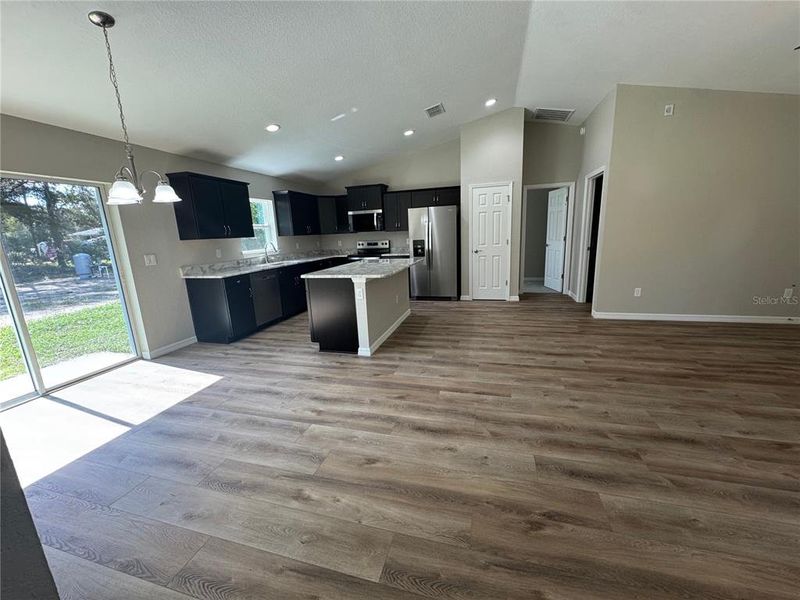 Spacious, unfurnished interior of a new home in , Dunnellon (Image 13).