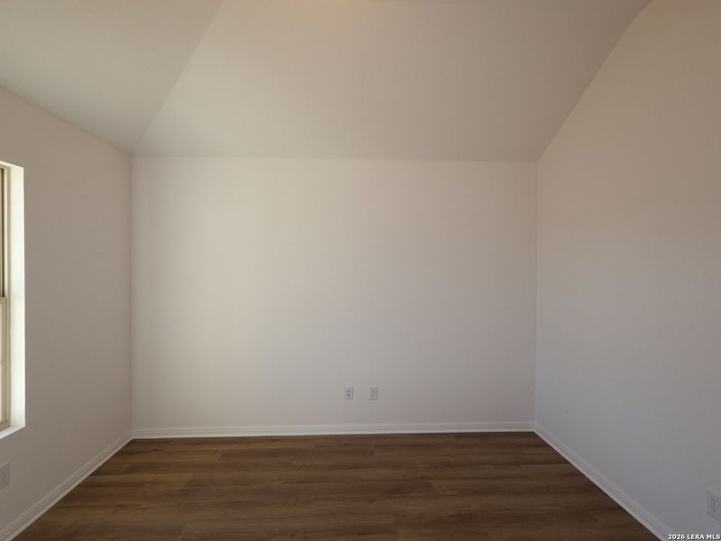 Spacious, unfurnished interior of a new home in Cinco Lakes, San Antonio (Image 15).